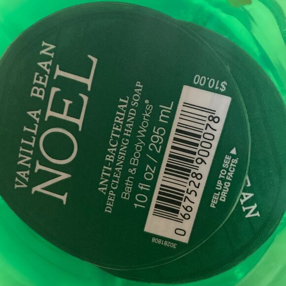 Collectable Bath and Body Works Christmas tree soap dispenser - Picture 3 of 4